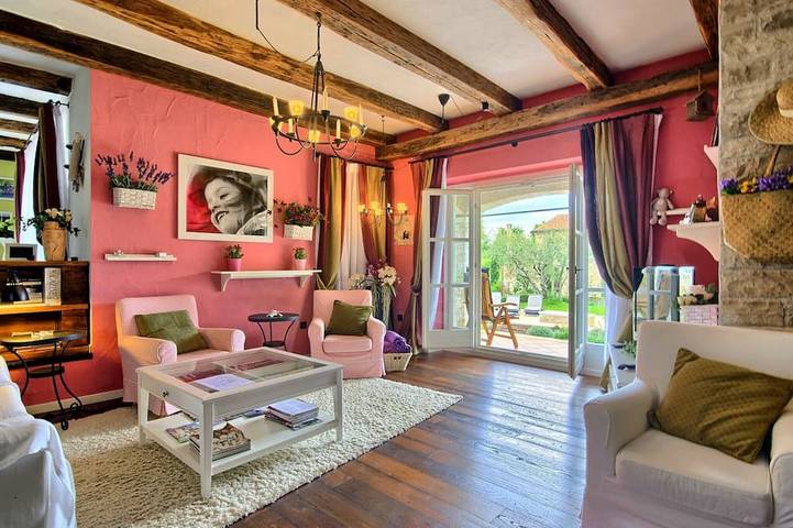 Ferienhaus für 6 Personen, mit Pool und Garten sowie Balkon