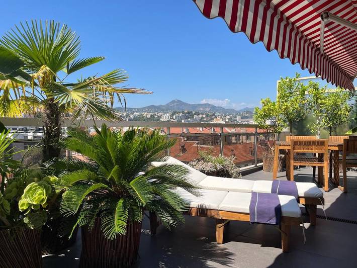 Gîte pour 2 personnes, avec vue et terrasse dans Bowling Acropolis Nice