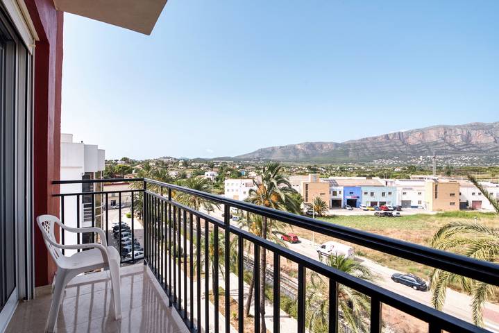 Apartamento entero, Apartamento 'Gata De Gorgos' con vistas a la montaña, balcón y Wi-Fi in Gata de Gorgos, Costa Blanca