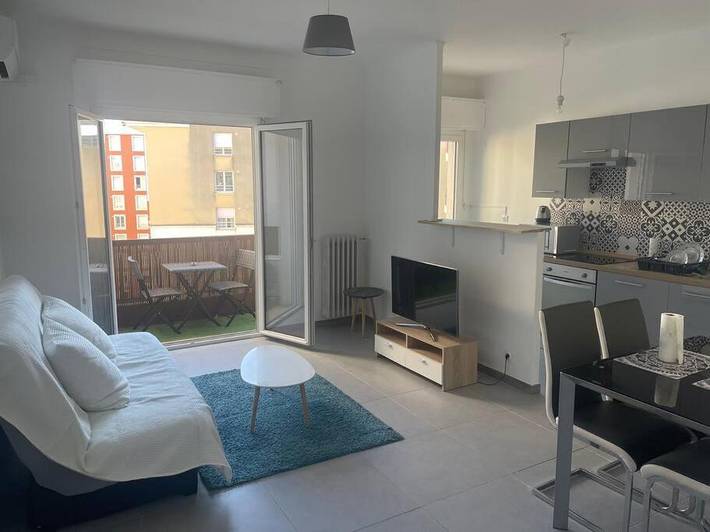 Gîte pour 2 personnes, avec balcon dans Plage Carras Nice