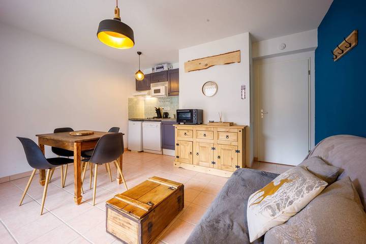 Gîte pour 4 personnes, avec terrasse, adapté aux familles dans Lac de Génos-Loudenvielle - 4