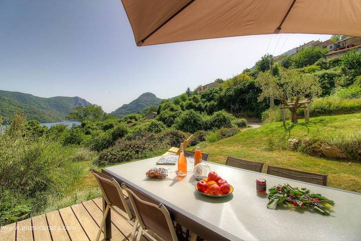 Gîte pour 4 personnes, avec Terrasse ainsi que Jardin et Vue dans Lac de Tolla