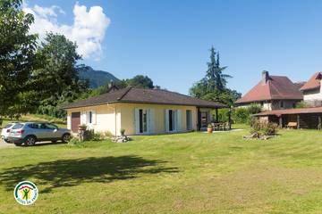 Gîte pour 6 personnes, avec piscine ainsi que jardin et terrasse à Saint-Laurent-du-Pont