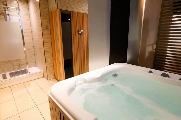 Hôtel, avec Jacuzzi ainsi que Terrasse et Sauna à Saint-Louis - 3