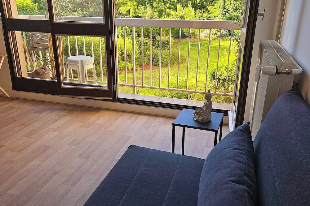 Entire apartment, Park view, relax and unwind! Near Paris center and Disneyland in Fontenay-sous-Bois, Val-de-Marne