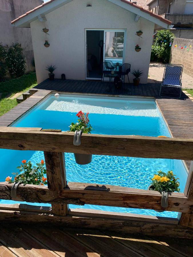 Maison de vacances pour 2 personnes, avec Terrasse ainsi que Jardin et Piscine à Bourg-lès-Valence