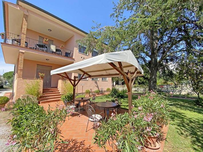 Pension voor 2 personen, with uitzicht and zwembad as well as tuin in Castagneto Carducci