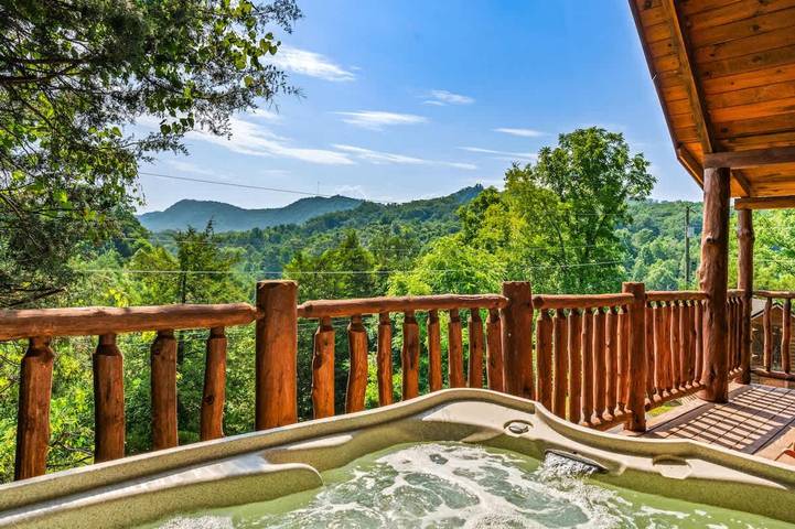 Vacation rental for 2 people, with terrace and yard in Dollywood