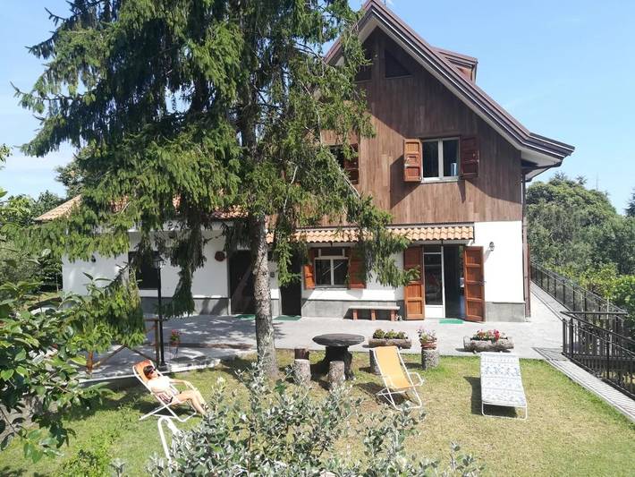 Location de vacances pour 4 personnes, avec piscine ainsi que jardin et vue à Milo - 2