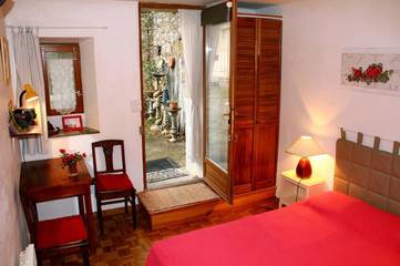 Gîte pour 2 personnes, avec jardin à Caunes-Minervois