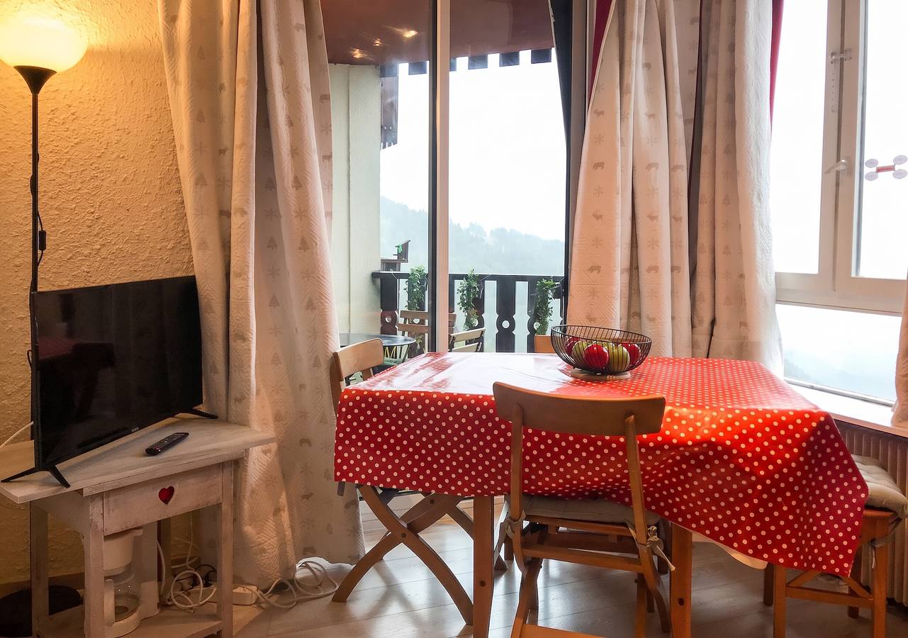 Studio entier, Studio chaleureux à Uvernet-Fours, 25m² avec vue montagne in Pra-Loup (station de ski), Pra-Loup