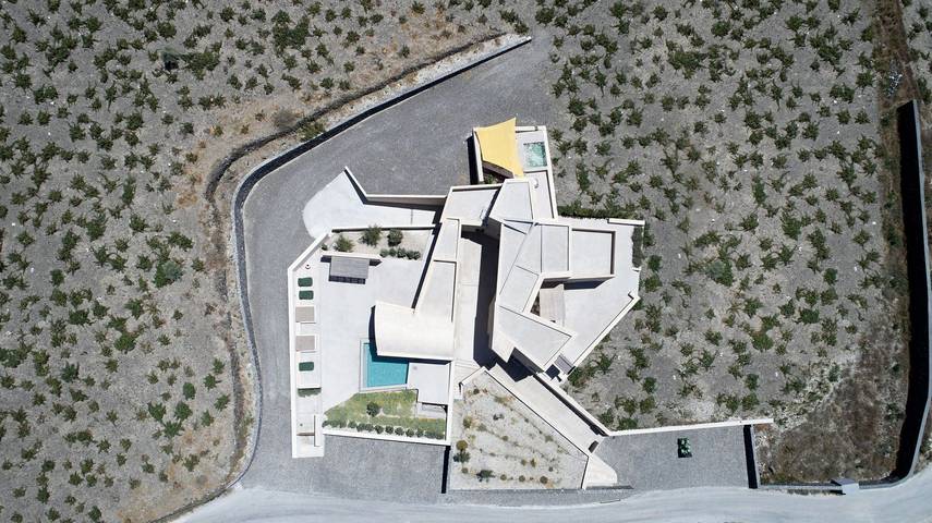 Location de vacances pour 7 personnes, avec terrasse ainsi que jardin et vue sur l’océan à Santorin - 2
