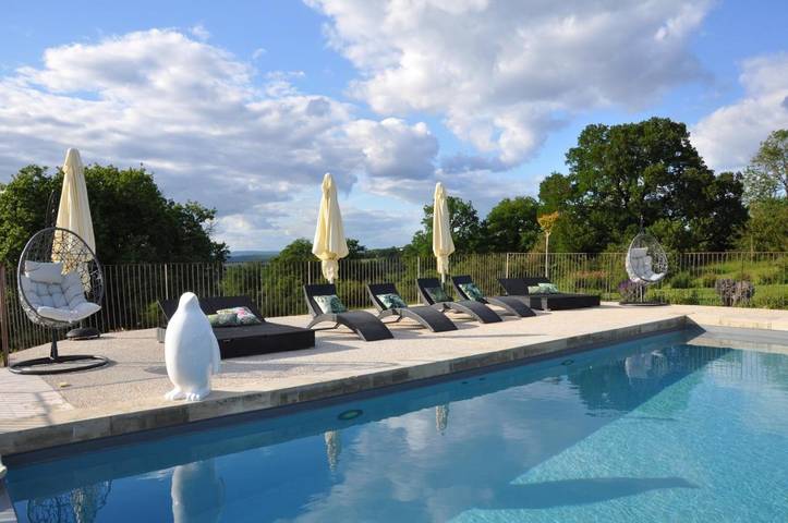 Location de vacances pour 8 personnes, avec jardin ainsi que piscine et vue à Alvignac - 2