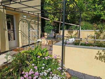 Gîte pour 2 personnes, avec terrasse et jardin à Vence