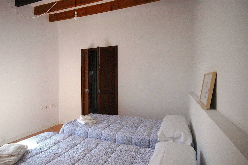  Complete house in Sineu's center. 2 floors and a patio with a pool. Spain in Sineu, Interior de Mallorca