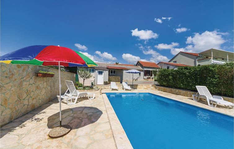 Ferienwohnung für 2 Personen, mit Terrasse, mit Haustier in Pakostane - 2