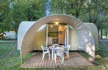 Tente pour 4 personnes, avec piscine et bassin pour enfant dans le Lot