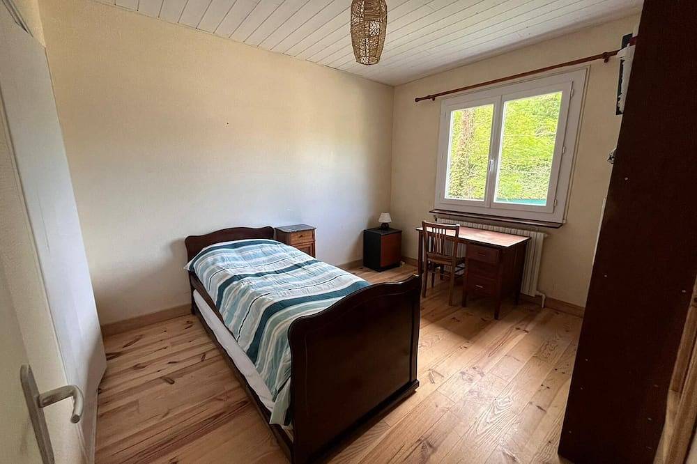 Quiet 7-bedroom family home near Bassin d'Arcachon and Bordeaux in Léognan, Bordeaux region