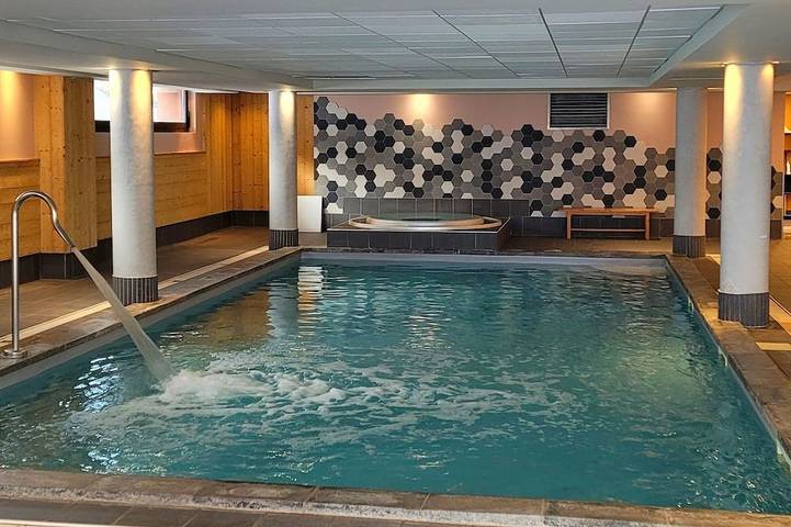 Gîte pour 8 personnes, avec balcon ainsi que sauna et piscine, animaux acceptés dans Office de Tourisme de Risoul