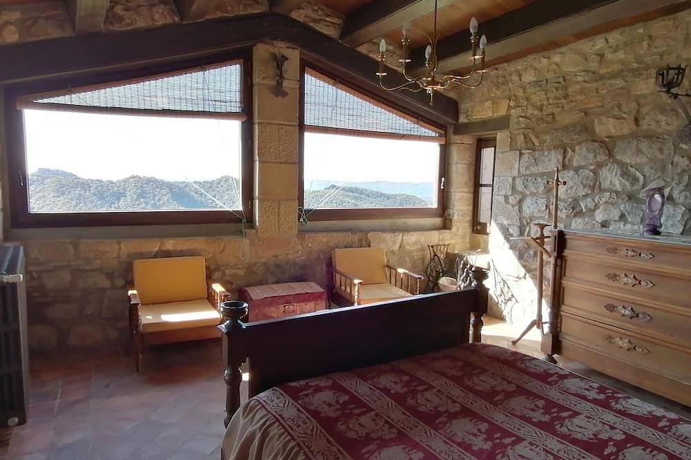 Castillo medieval S.X in Ripoll, Pirineo Catalan