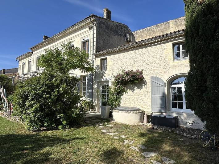 Gîte pour 3 personnes, avec piscine et jardin à Saint-Estèphe - 2