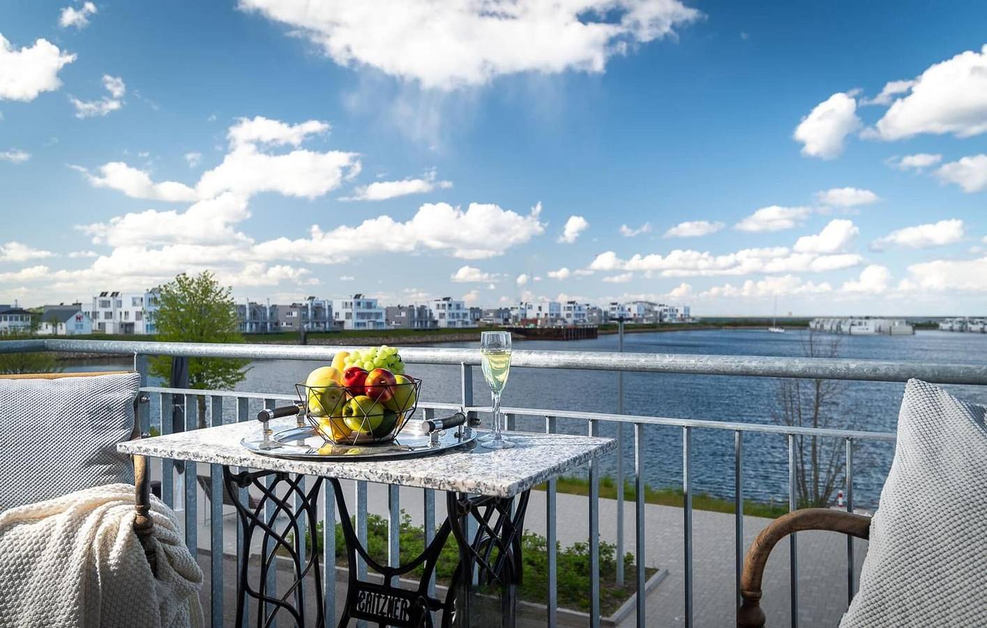 Ganze Ferienwohnung, Apartment mit Meerblick, Terrasse und Parkplatz, 1 km zum Strand in Olpenitz, Kappeln