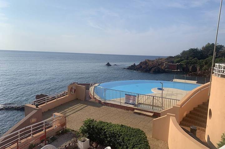 Ganze Wohnung, Nice place with sea and swimming pool in Le Trayas, Mittelmeerküste (Frankreich)