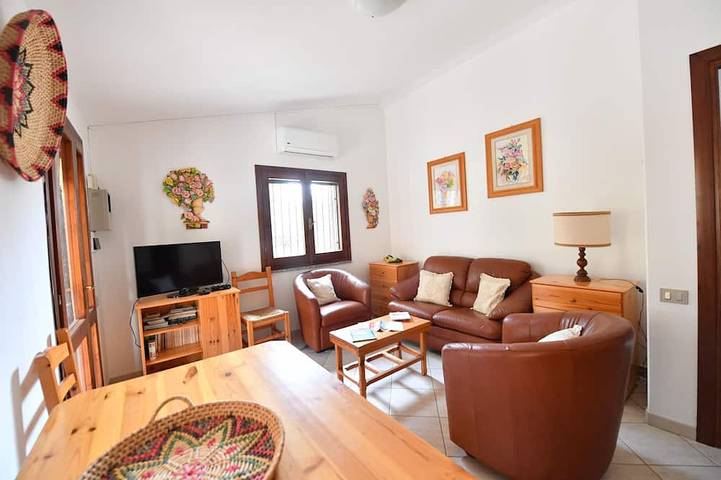 Seaside House with Large Garden for Families in the Sinis Peninsula in Sa Rocca Tunda, San Vero Milis