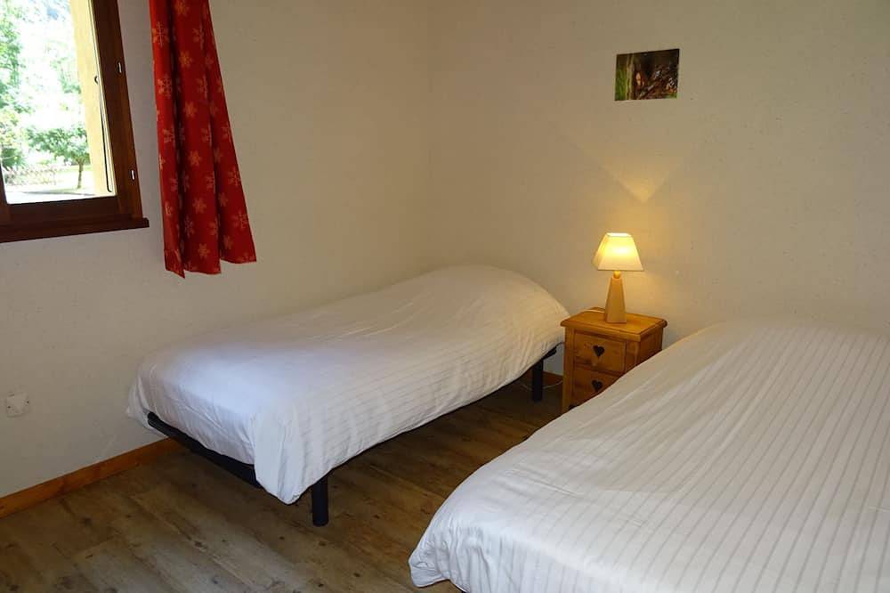 2/4-person apartment in a ground-floor chalet + Terrace + Swimming pool in La Chapelle-en-Valgaudémar, Parque Nacional de los Ecrins