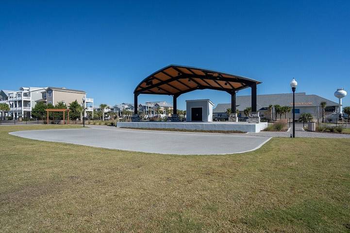 Vacation rental for 6 people, with balcony and pool in Ocean Isle Beach