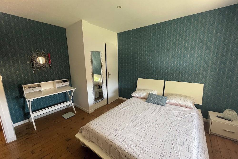 Beautiful house in Vallence, with large swimming pool and air-conditioning in night area in Valence, Valence region