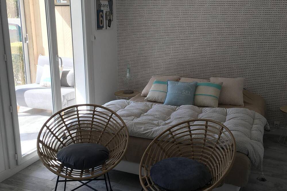 Appartement entier, Joli Studio refait à neuf à 50 m de la mer dans résidence privée in Roscoff, Ceinture Dorée