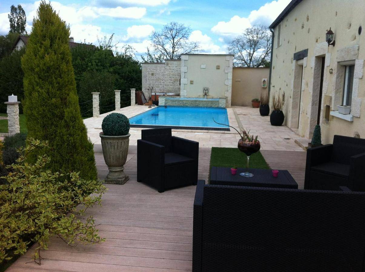 Charmante maison de campagne très agréable avec sa piscine chauffée, terrasse, jardin, in La Celle-sous-Gouzon, Région de Guéret