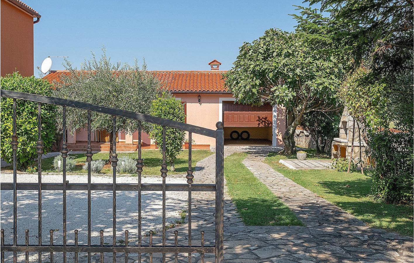 Moderne 2-Zimmer-Wohnung mit Pool und Terrasse in der Nähe des Stadtzentrums von Rajki in Barban, Südküste Istrien