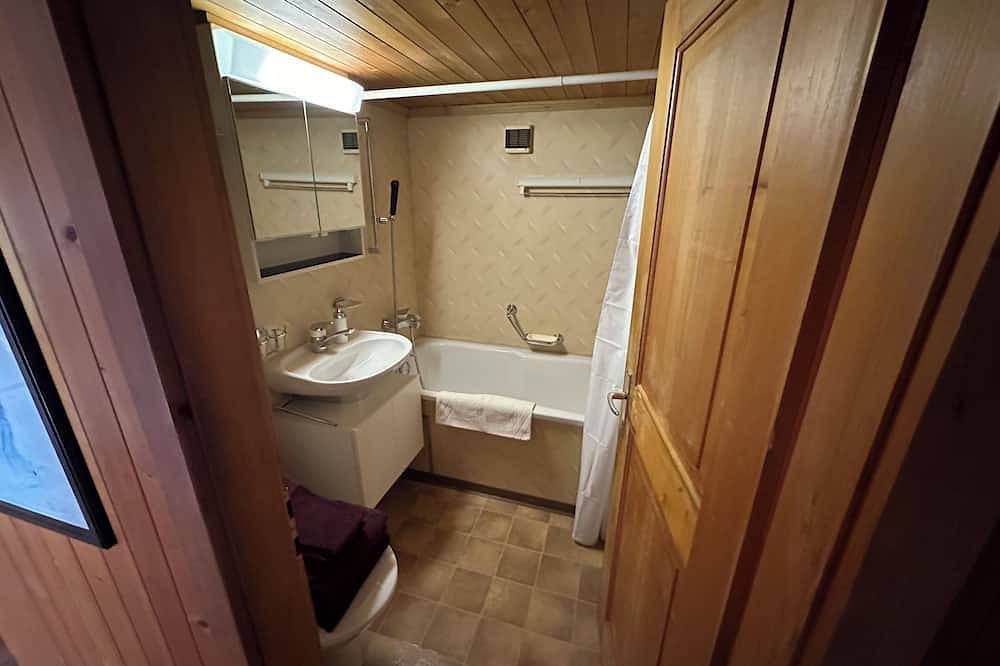 Appartement entier, Ruhige Wohnung mit Atemberaubender Aussicht. Familien & Paare Willkommen in Gstaad, Saanen