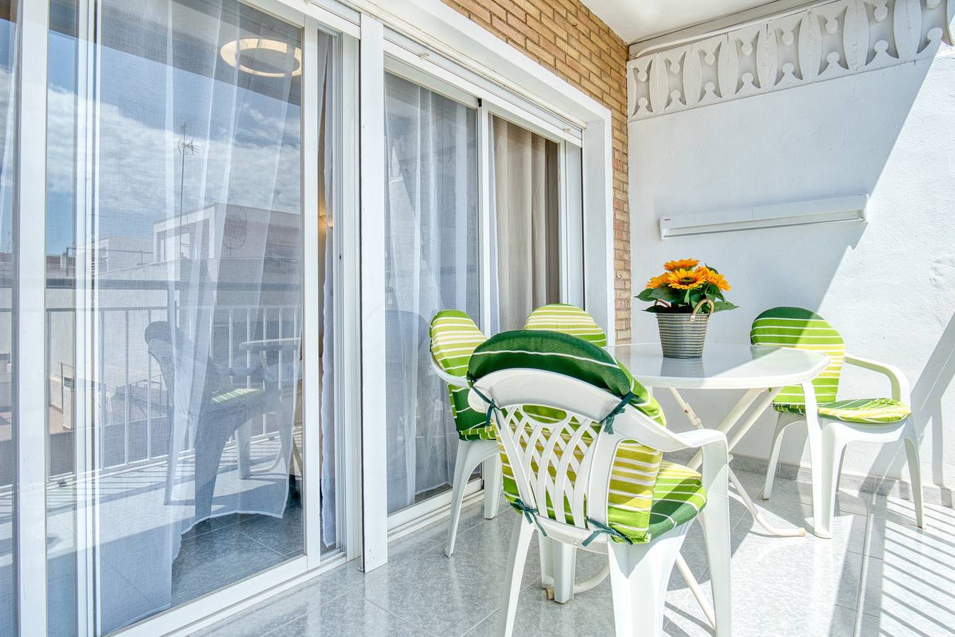 Appartement entier, Appartement 'Sunflower Tailandia' avec vue sur la mer, balcon et Wi-Fi in Santa Pola, Costa Blanca