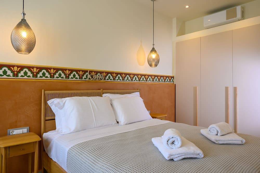 Entire apartment, Asteria Seafront Luxury Apartment in Almyros Beach (Agios Nikolaos), North Crete