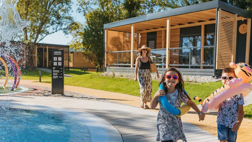 Ferienhaus für 6 Personen, mit Whirlpool und Kinderpool sowie Pool