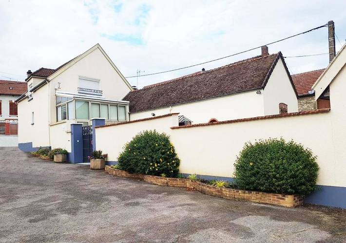 Location de vacances pour 6 personnes, avec Terrasse ainsi que Jardin et Vue dans Reuil