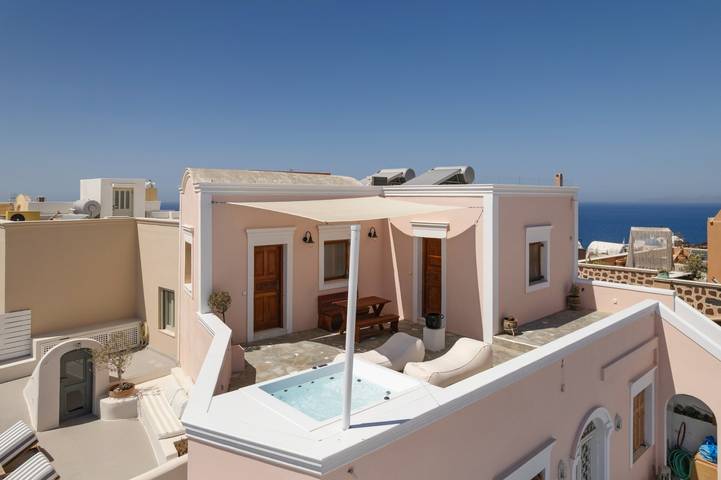 The San Villa with Sea View and Private Hot Tub in Ormos Ammoudiou, Oia