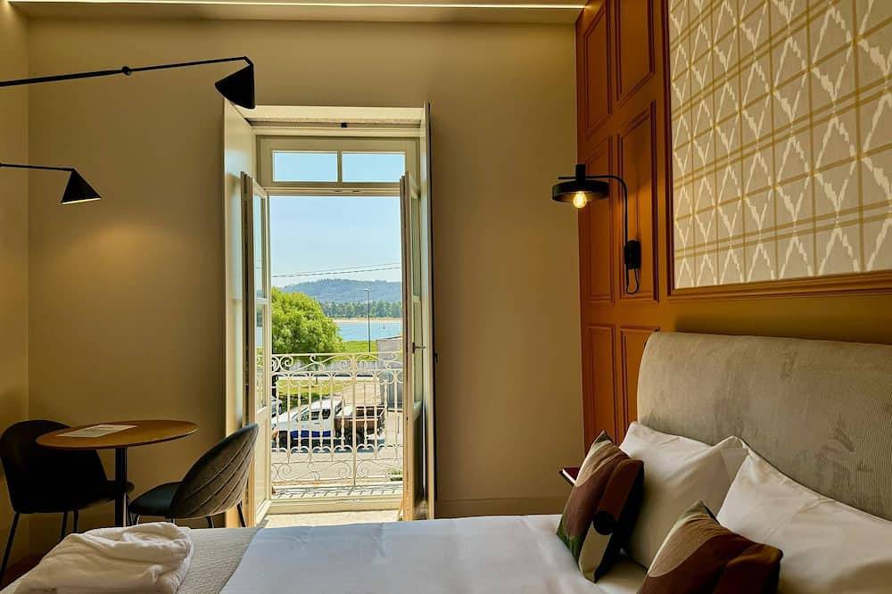 Entire apartment, Gigantones Guesthouse -Historic Center River View! in Viana do Castelo, Viana do Castelo District