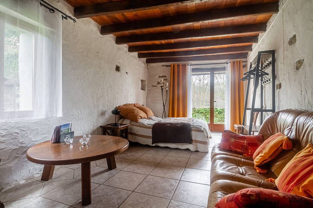 Old-fashioned country house in Saint-Hilaire-Peyroux, Région de Tulle