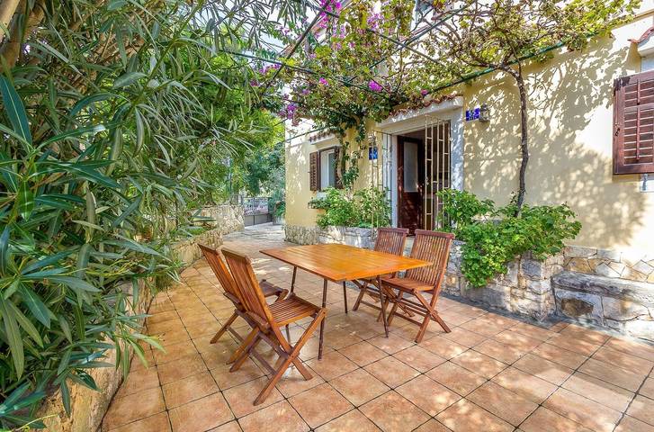 Strandhaus für 4 Personen, mit Terrasse und Garten in Kroatien