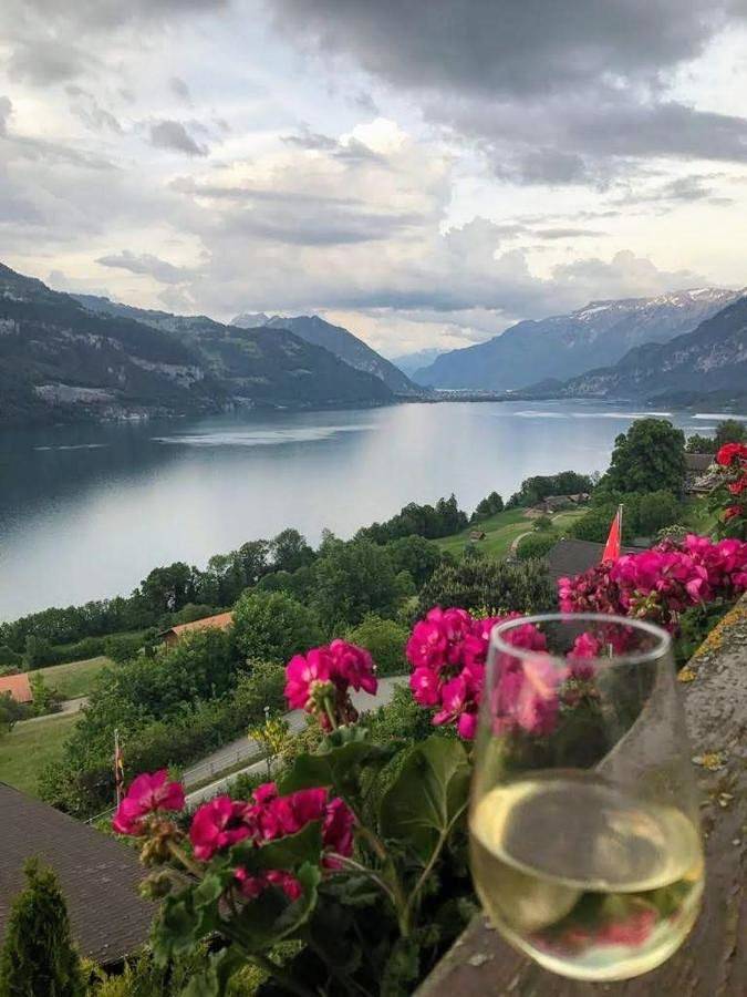 Gîte pour 4 personnes, avec jardin ainsi que vue et vue sur le lac à Krattigen