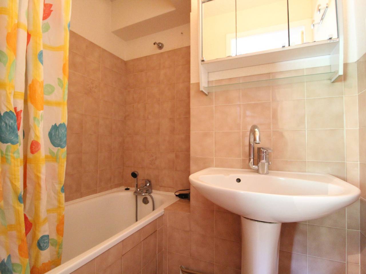 Apartamento entero, Apartamento en Val Cenis Lanslevillard para 6 personas, 3º piso, balcón, cerca de pistas y servicios. in Lanslevillard, Región de Saint-Jean-de-Maurienne