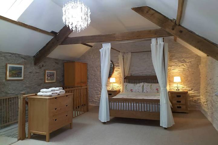A characterful former Carriage House, located in peaceful scenic countryside in Ceredigion