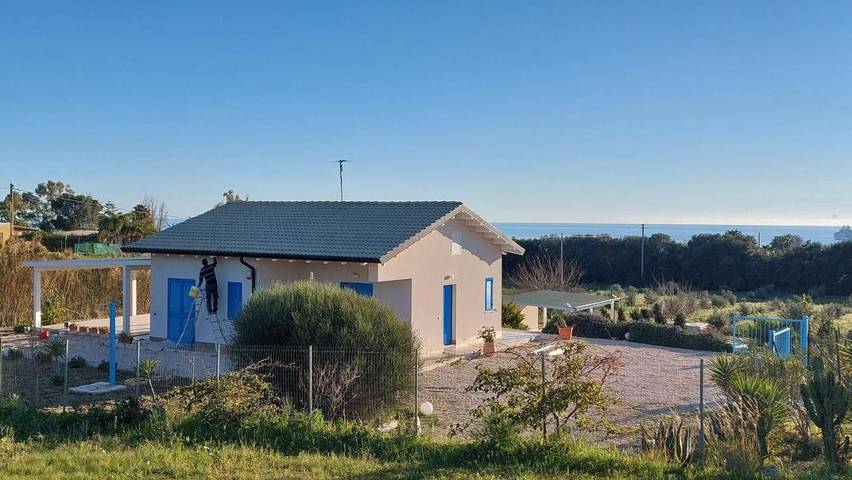 Ferienwohnung für 4 Personen, mit Balkon und Terrasse sowie Garten und Pool