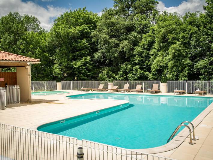 Village vacances pour 14 personnes, avec Terrasse ainsi que Jardin et Bassin pour enfant dans le Sud de la France