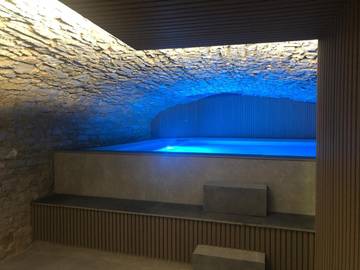 Gîte pour 10 personnes, avec sauna et jacuzzi ainsi que terrasse et piscine à Limbourg