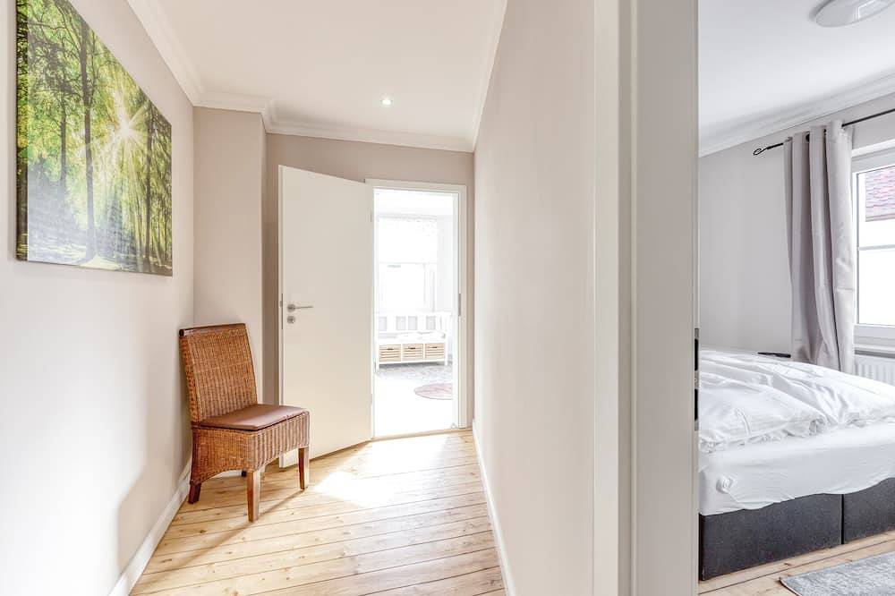 Ganze Wohnung, Die geräumige Ferienwohnung für 9 Personen lädt zu Ausflügen ein. in Neinstedt, Thale